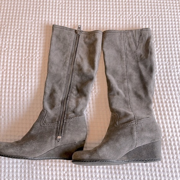 Franco Sarto Womans Size 8.5 Gray Suede Boots - Picture 2 of 11